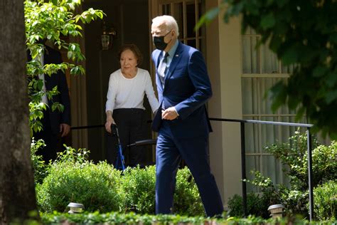 Former first lady Rosalynn Carter has dementia, her family announces