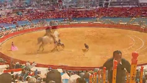 Bullfighting in Mexico City - YouTube