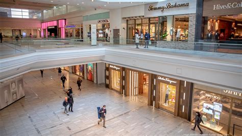 Prudential, Copley foot traffic has suffered more than suburban malls - Boston Business Journal