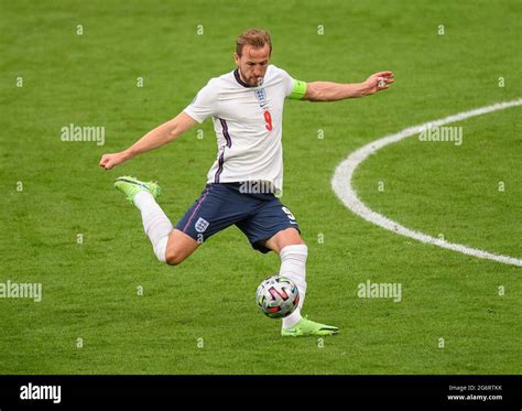 Euro 2020 final england kane hi-res stock photography and images - Alamy