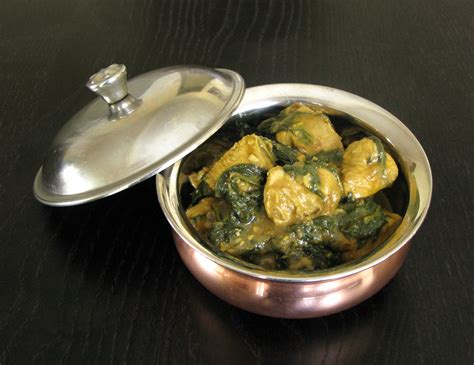 Chicken & Spinach Curry | DeshiGrub.com