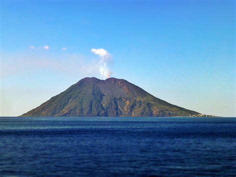 Stromboli island volcano | SICILY ON WEB