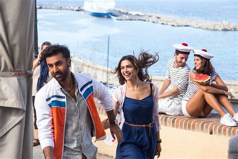 Tamasha Movie Review, Rating – Ranbir Kapoor, Deepika Padukone Stole ...