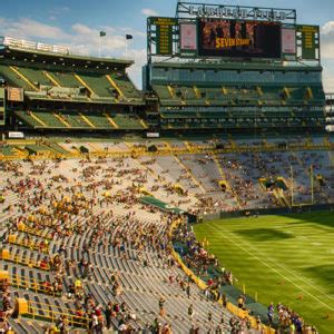 4 Exceptional Lambeau Field Tours to Enjoy in Green Bay!