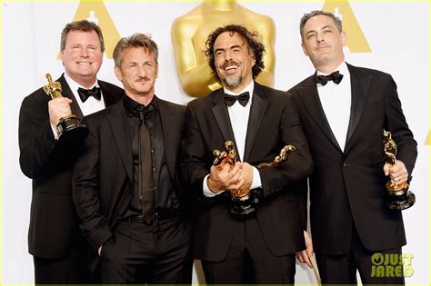 Full Sized Photo of sean penn presents biggest award oscars 2015 10 ...