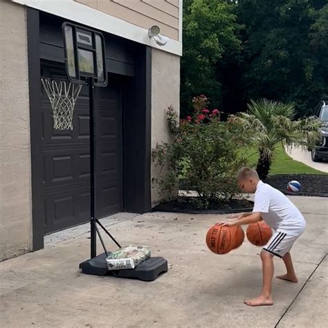 Video 9-year-old demonstrates impressive dribbling skills and trick shots - ABC News