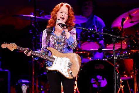 10 Best Bonnie Raitt Songs of All Time - Singersroom.com