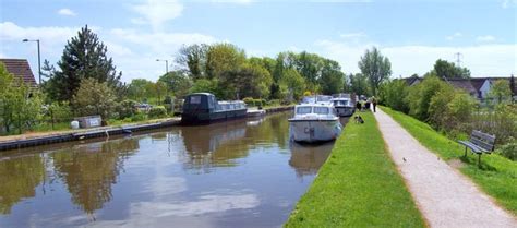 Lancaster Canal Walk © Len Williams cc-by-sa/2.0 :: Geograph Britain and Ireland