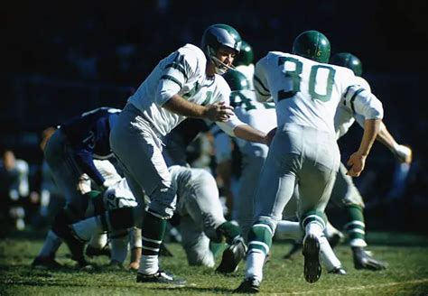 PHILADELPHIA EAGLES QUARTERBACK Norm Van Brocklin playing Giants 1962 ...