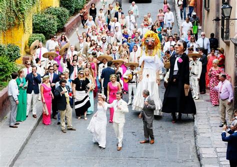 A Summer Fiesta Destination Wedding at Casa Hyder in San Miguel de Allende, Mexico