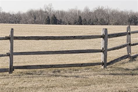 How Much Does Farm Fencing Cost? | HowMuchIsIt.org