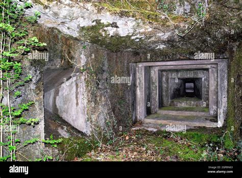 Slowenien. Tolminka Tal. Bunker der Alpinen Mauer. Es war ein italienisches Befestigungssystem ...