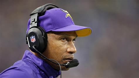 Buccaneers hire Leslie Frazier as defensive coordinator, per report ...