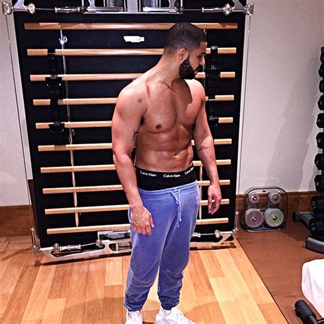 Drake Posts Shirtless Photo on Instagram : People.com