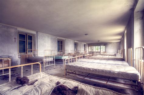 These spooky abandoned asylums will haunt your dreams - Urban Photography by Roman Robroek