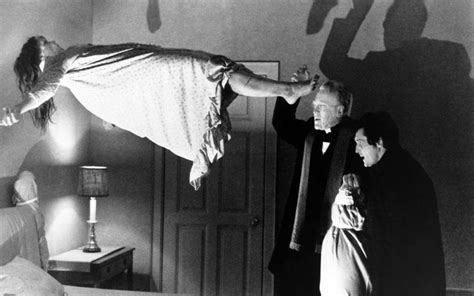 Levitation in The Exorcist: How Did They Do It? | O exorcista, Filmes de terror, Imagens divertidas