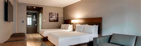 Hotel Suites with Balconies in Downtown Chicago | AC Hotel Chicago Downtown