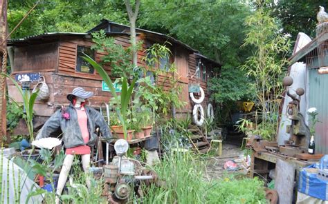 Eel Pie Island artists fear Brexit could cause 'tough winter' for creative industry | South West ...