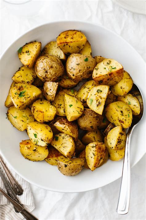 Garlic Herb Roasted Potatoes - Straightforward Oven Roasted Potatoes ...