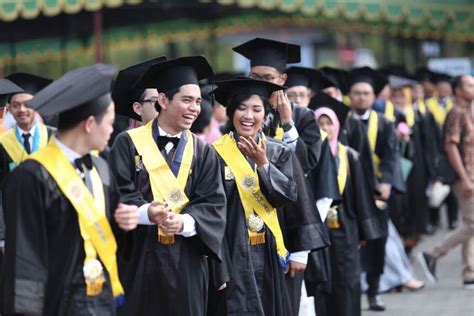 Baju Wisuda Kuliah - DesainGaun Pesta kondangan