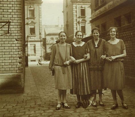 vintage everyday: Street Scenes of Berlin in the 1920s Paris 1920s, Historical Images ...