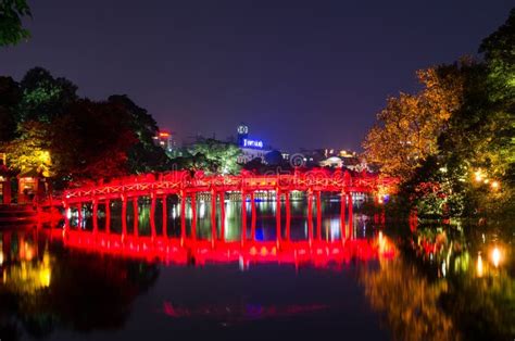 Red Huc Bridge in Hoan Kiem Lake,Hanoi. Hoan Kiem Lake Meaning `Lake of ...