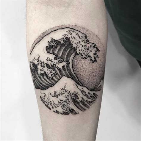 The great wave of hokusai circular tattoo - Tattoogrid.net