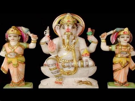 Riddhi Siddhi Buddhi De Data | Ganesh Aarti - YouTube