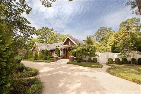 Tour Taylor Swift's Nashville Home...(former) | Celebrity houses, Taylor swift house, Celebrity ...