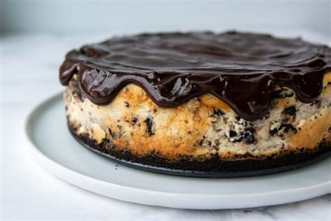 Ultra Creamy Gluten-Free Oreo Cheesecake (Easy) - Best Recipe!