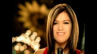 Kelly Clarkson - "A Moment Like This" (Official Music Video)