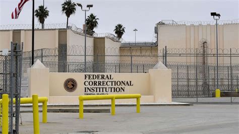 More than 1 out of 3 tested federal inmates were positive for coronavirus - Good Morning America