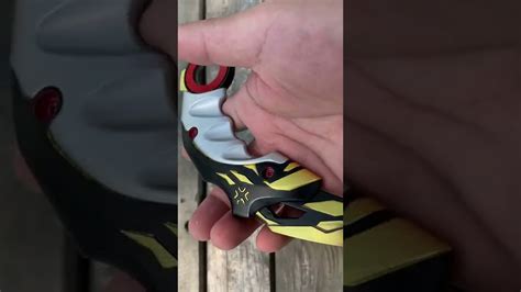 Valorant Champion Karambit Metal Replica - YouTube