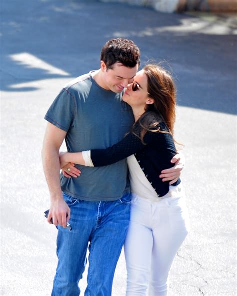 Glooce: Emilia Clarke and Seth McFarlane kiss and cuddle after a lunch date.