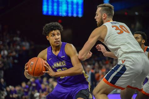 JMU men’s basketball holds off Radford, wins 67-59 | Sports | breezejmu.org