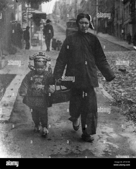 Chinese american family 1900s hi-res stock photography and images - Alamy