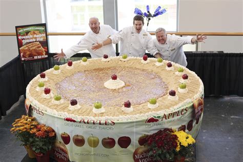 MEGHAN SAVAGE: World's Largest Apple Pie!