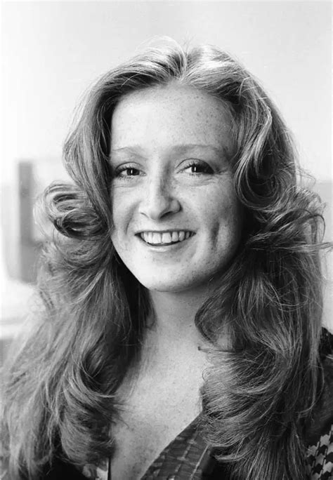 Bonnie Raitt facts: Singer's age, husband, family, songs and career explained - Smooth