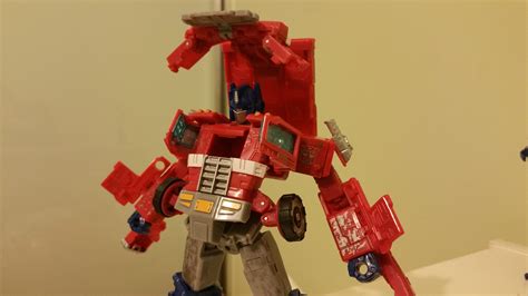 Toy Review - Earthrise Leader Optimus Prime