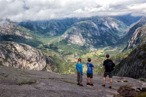 14 Best Hikes in Norway to Put on Your Bucket List – Earth Trekkers