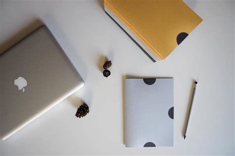 Macbook and notepad on the desk free image download