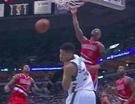 Damian Lillard Dunks Over Giannis Antetokounmpo (VIDEO)