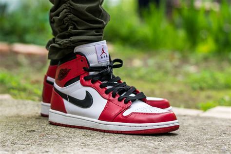 Air Jordan 1 Retro High Chicago - On Feet Sneaker Review