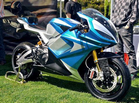 LS-218 electric motorcycle accelerates from 100-150 mph in 2 seconds