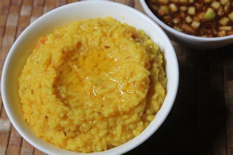 Moong Dal Khichdi- Plain Dal Khichdi Recipe - Yummy Tummy