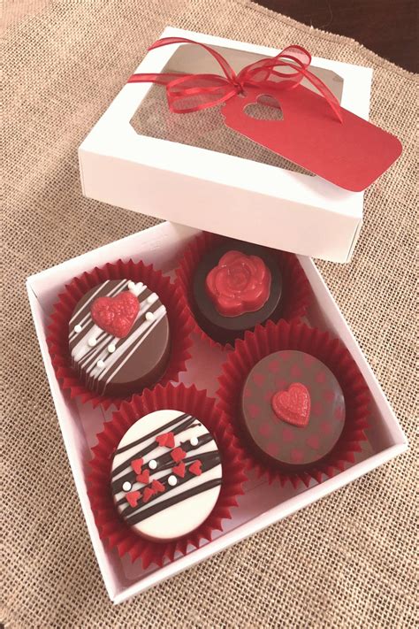 Valentines Day Chocolate covered Oreos in 2021 | Chocolate covered treats, Chocolate covered ...