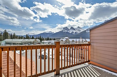 Luxury Mountain View Condo-Pool-Hot Tub-Vacation Rental Canmore