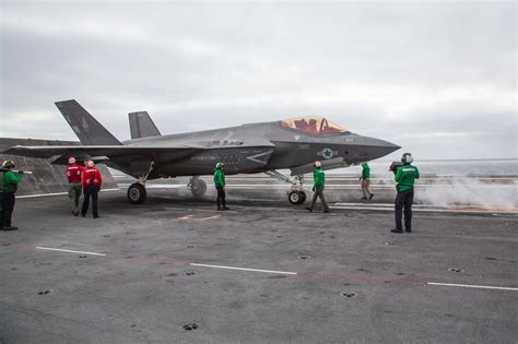 F-35C from VMFA-314 prepares to take off from USS Abraham Lincoln (CVN 72) [5204x3469 ...