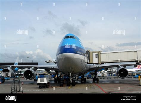 Boeing 747 jumbo KLM airplane cockpit Stock Photo - Alamy