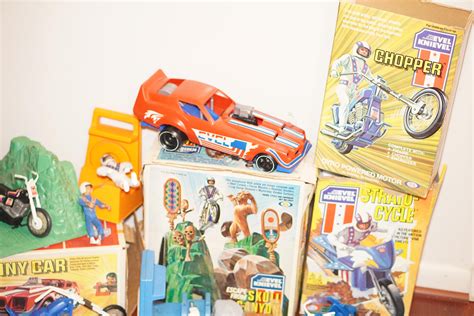 Lot - HUGE LOT OF EVIL KNIEVEL VINTAGE IDEAL TOYS IN BOX